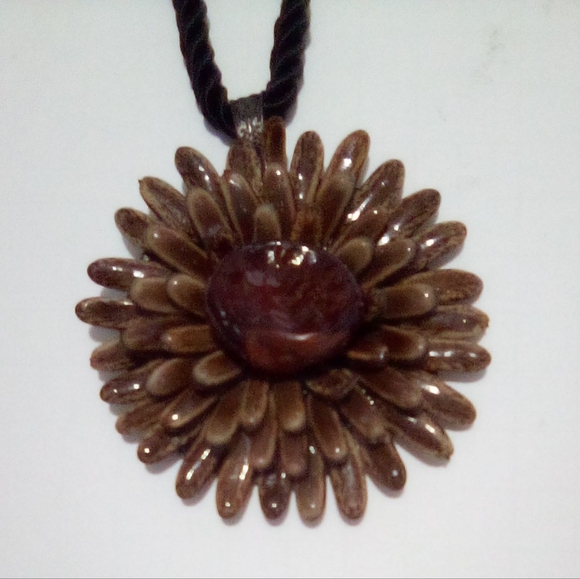 Hand Crafted Flower Necklace - Picture 8 of 10